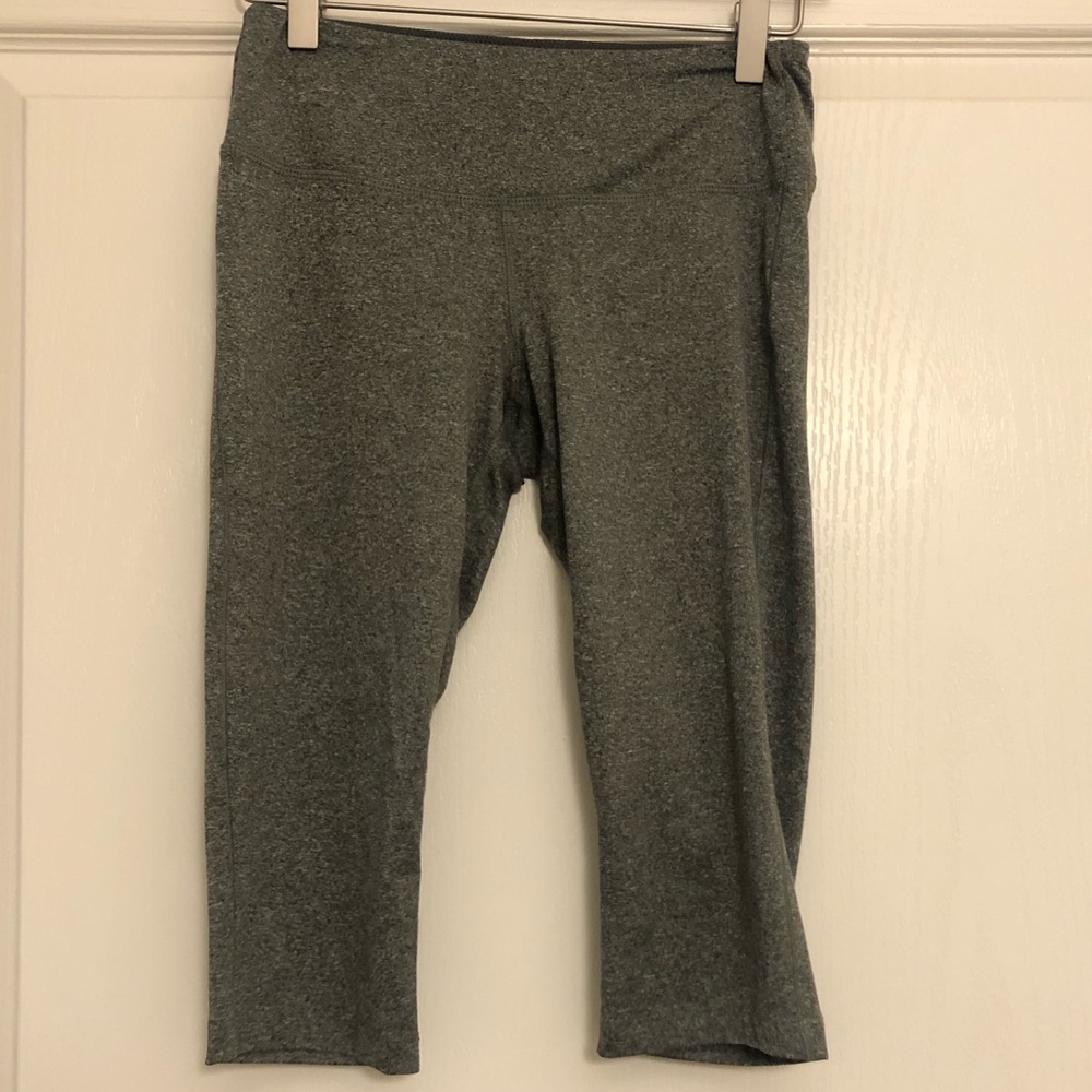 S Heather Gray New Balance Capri Leggings